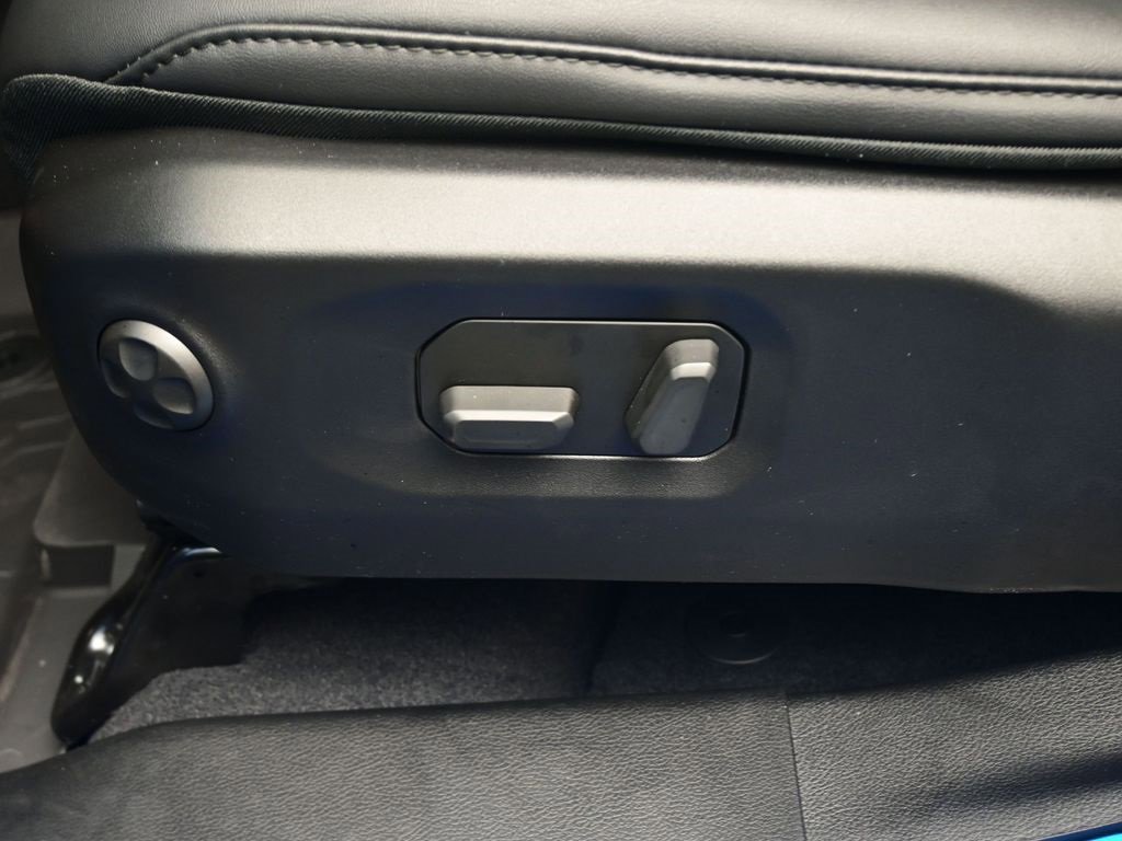 New 2025 Jeep Wrangler Unlimited Rubicon w/ Technology Group image 33