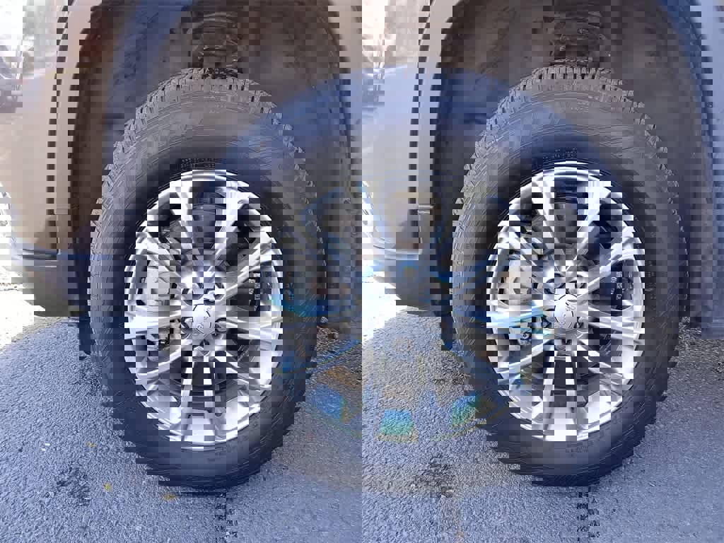 Used 2019 Jeep Cherokee Latitude Plus w/ Comfort/Convenience Group image 10