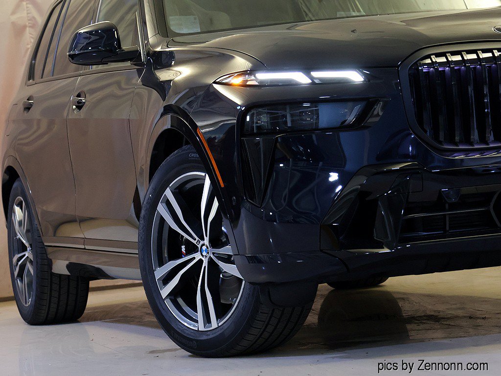Used 2027 BMW X7 xDrive40i w/ M Sport Package AWD/4WD image 4