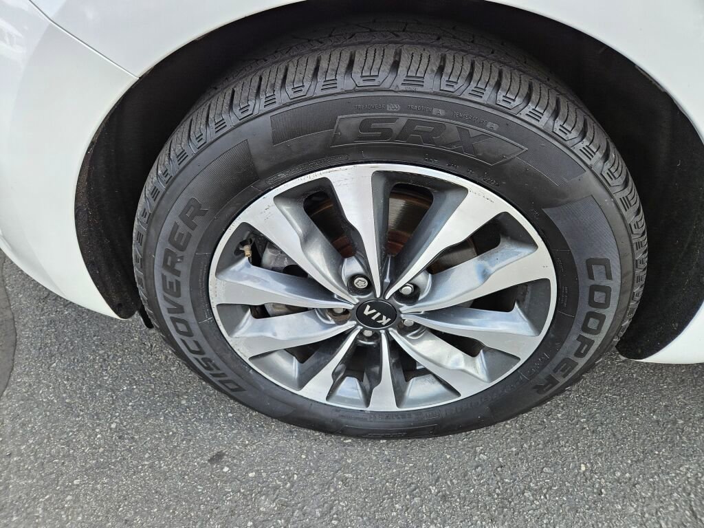 Used 2015 Kia Sedona SX image 14