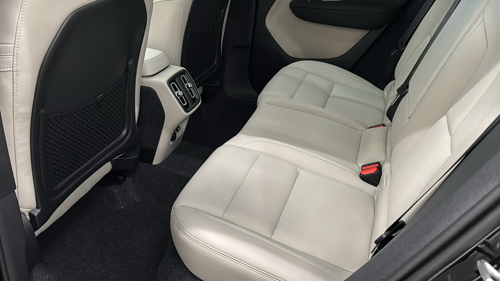 New 2026 Volvo XC40 B5 Ultra w/ Protection Package Premier AWD/4WD image 27