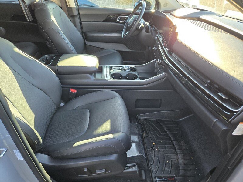 Certified 2025 Kia Carnival SX Prestige FWD image 3