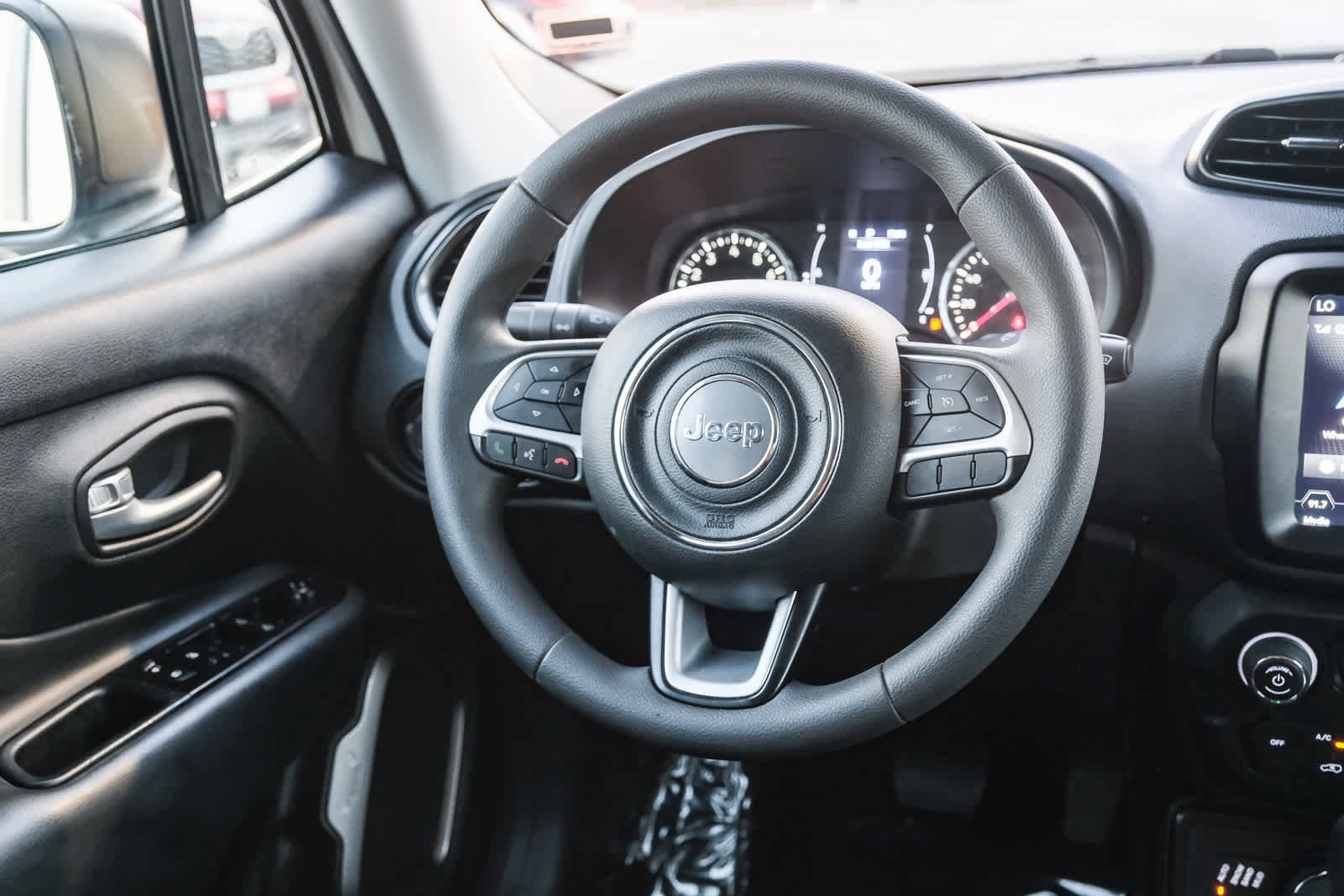 Used 2023 Jeep Renegade Latitude AWD/4WD image 17