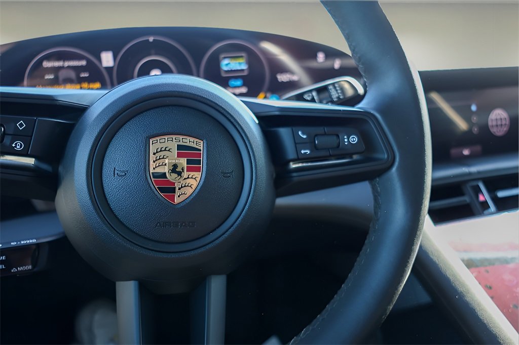 Used 2022 Porsche Taycan image 12