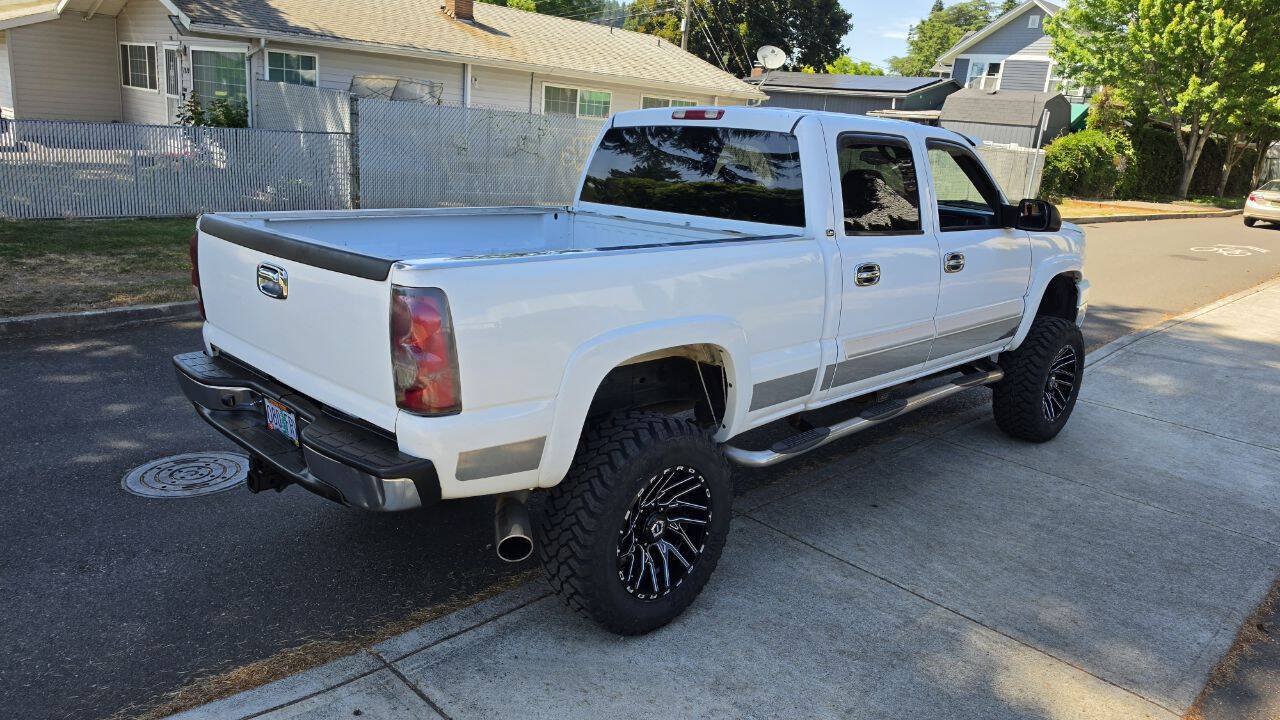 Used 2005 Chevrolet Silverado 2500 LS w/ Heavy-Duty Power Package AWD/4WD image 5