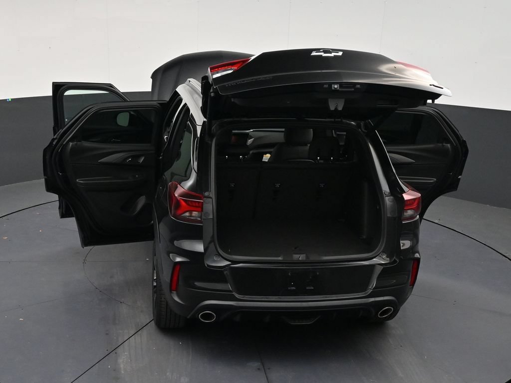 Used 2023 Chevrolet TrailBlazer RS w/ Sun and Liftgate Package FWD image 31