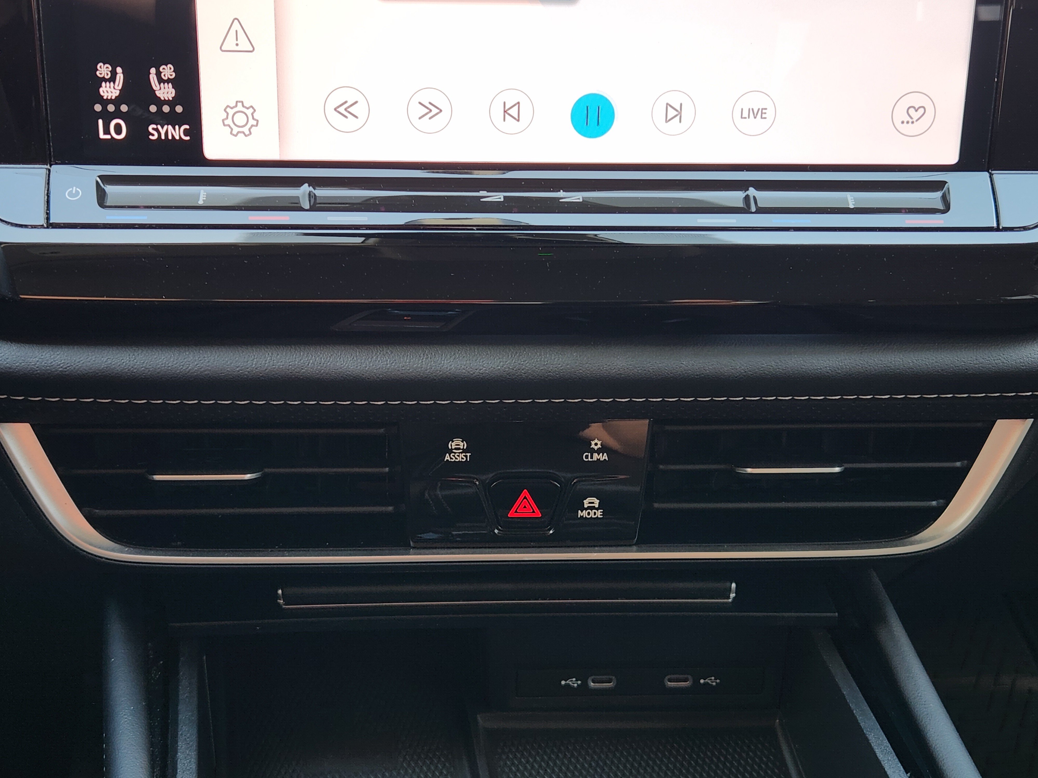 Used 2024 Volkswagen Atlas SE FWD image 21