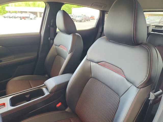 Used 2025 Nissan Kicks SR AWD/4WD image 11