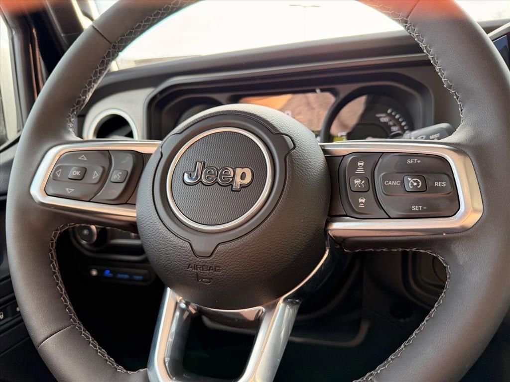 Used 2025 Jeep Wrangler Unlimited Sahara w/ Safety Group image 17