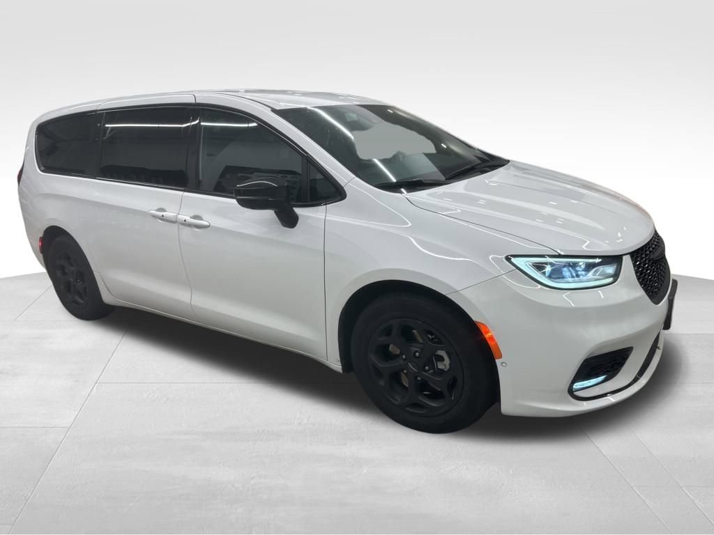 Used 2024 Chrysler Pacifica Select image 22