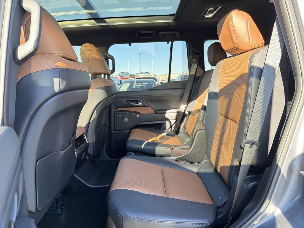 Used 2024 Lexus GX 550 w/ Accessory Package (Z1) image 14