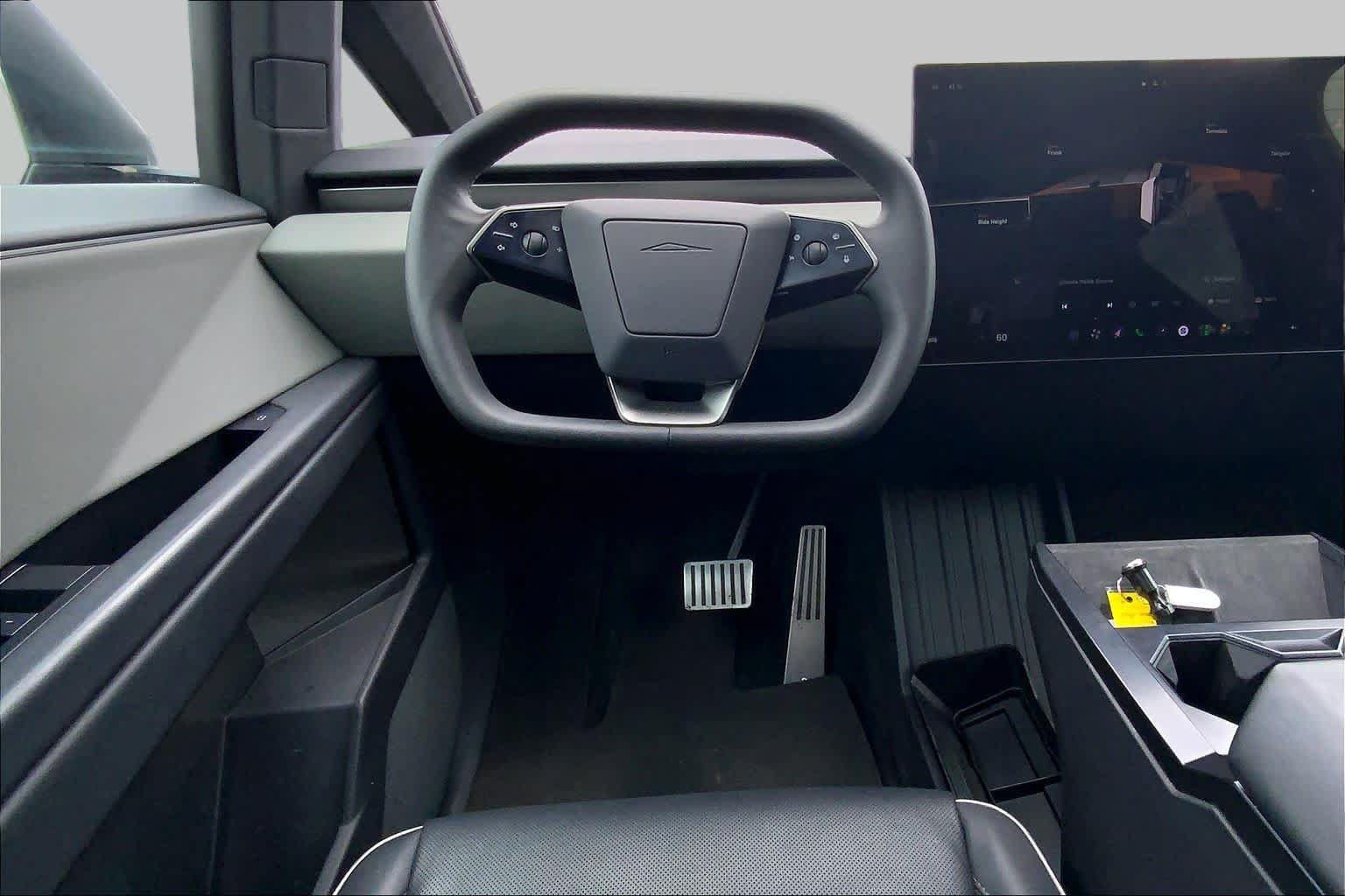 Used 2025 Tesla Cybertruck AWD Crew Cab image 5