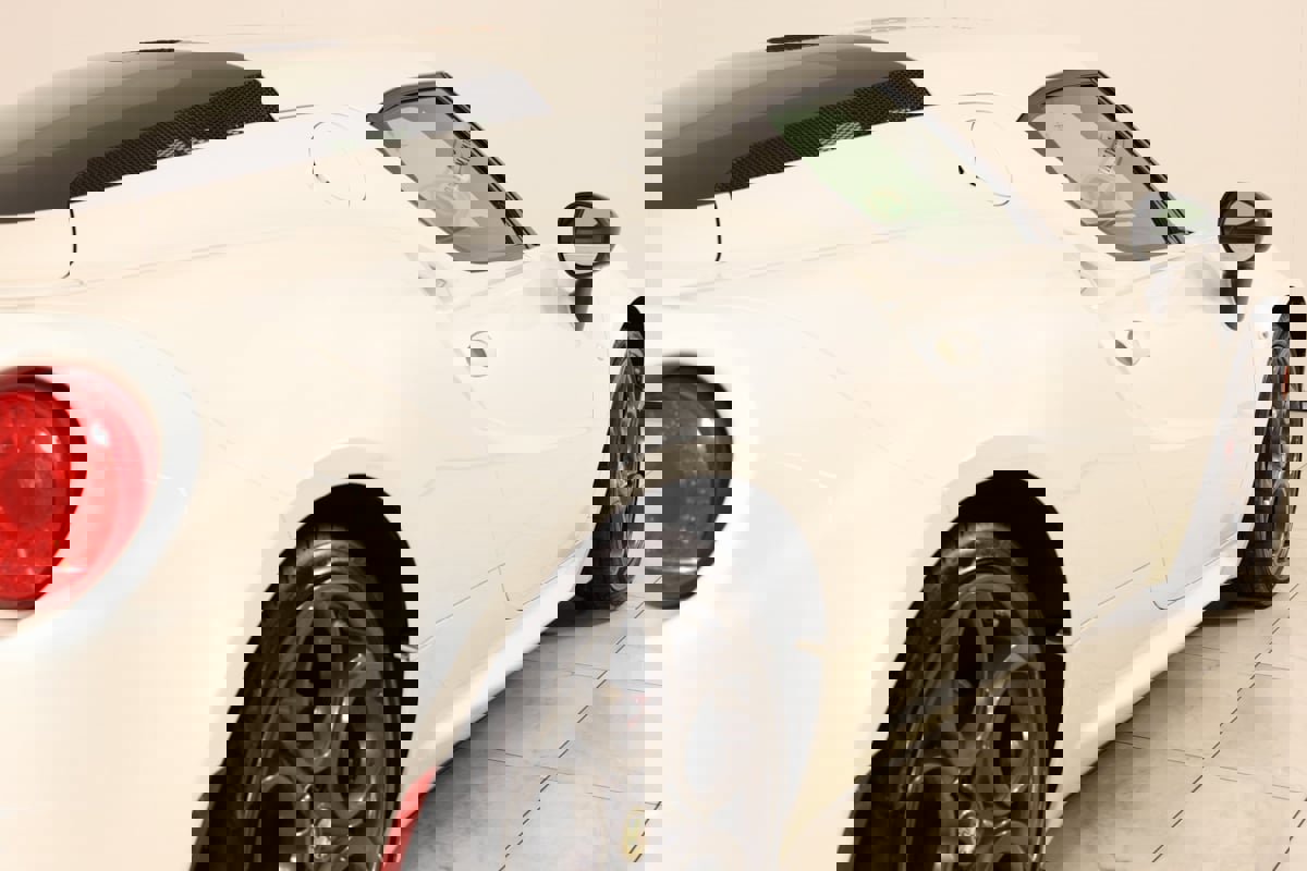 Used 2015 Alfa Romeo 4C Base w/ Leather Interior Group image 31