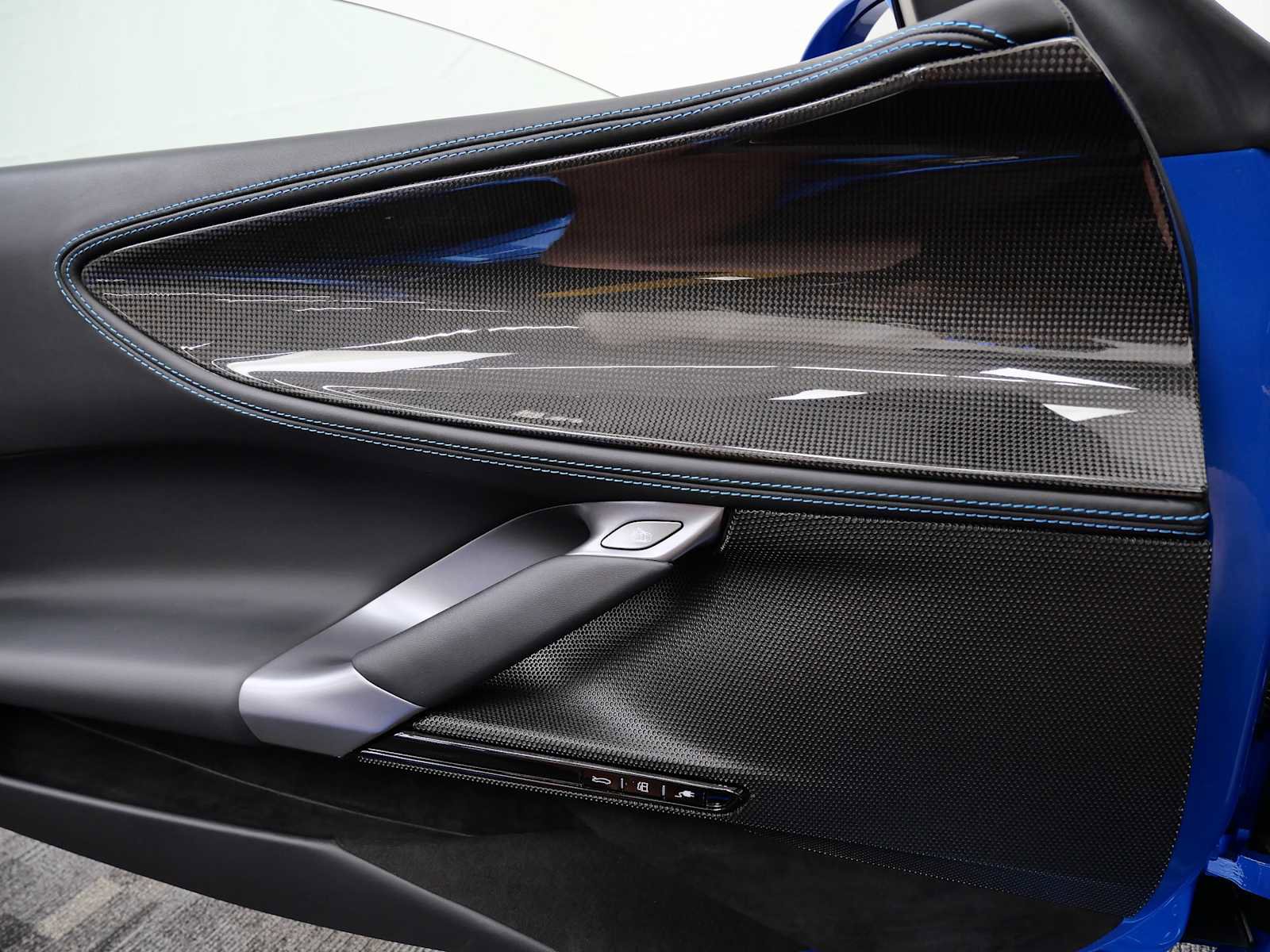 Certified 2023 Ferrari SF90 Spider image 33