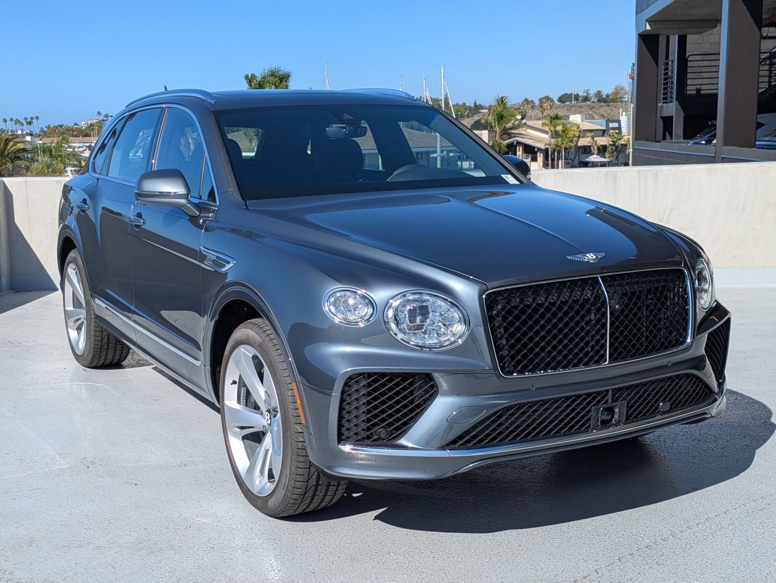 Certified 2025 Bentley Bentayga AWD/4WD image 1