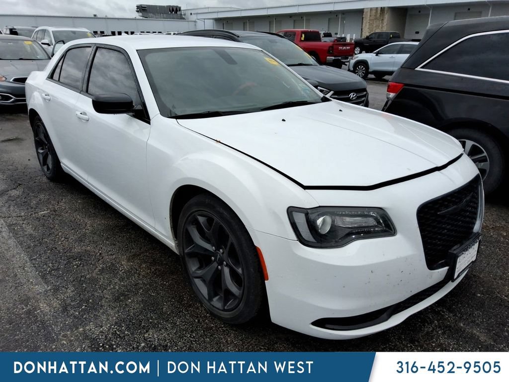 Used 2020 Chrysler 300 Touring w/ Sport Appearance Package RWD image 6