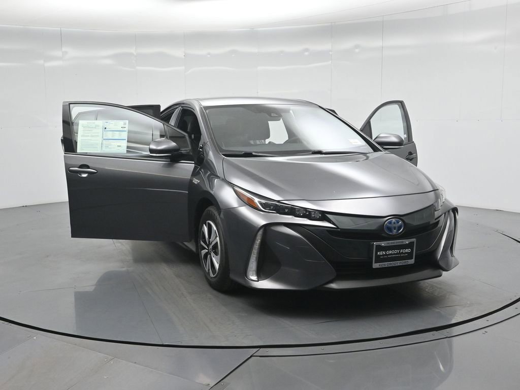 Used 2018 Toyota Prius Prime Plus image 27