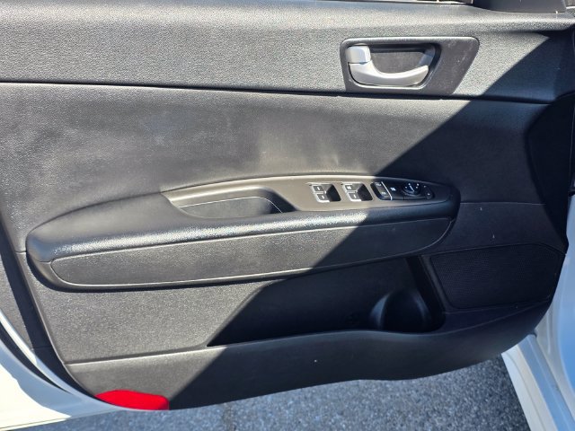 Used 2018 Kia Optima LX w/ 17" Alloy Wheels Package FWD image 8