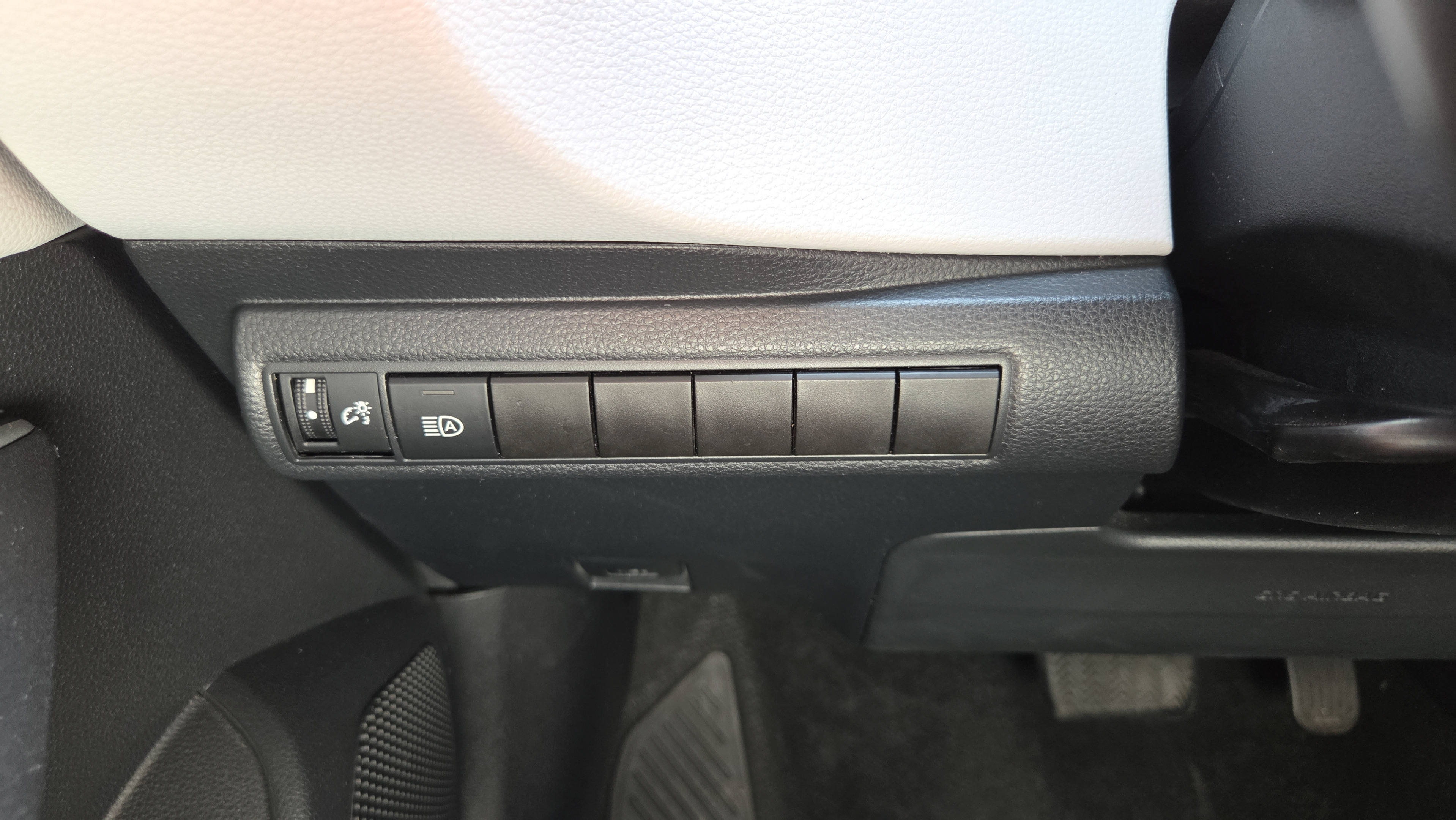 Certified 2024 Toyota Corolla SE FWD image 18