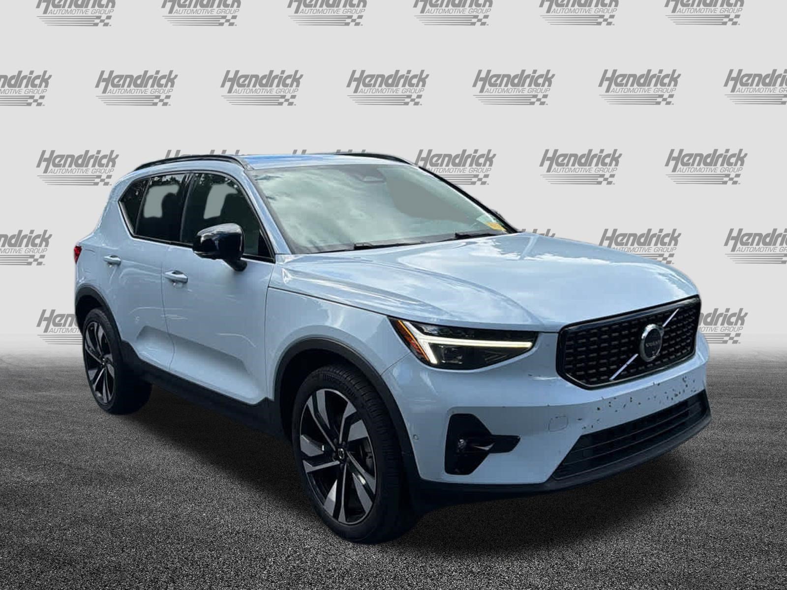 Used 2024 Volvo XC40 B5 Ultimate w/ Protection Package Premier AWD/4WD image 2