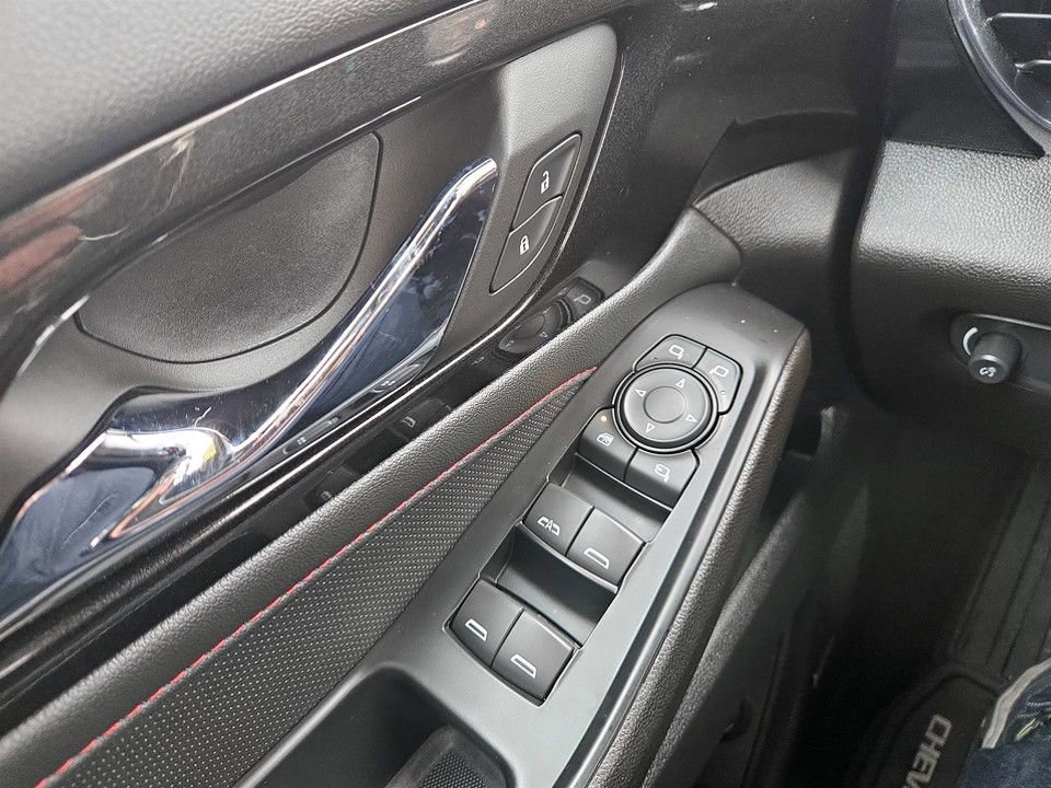 Used 2023 Chevrolet Traverse RS image 22