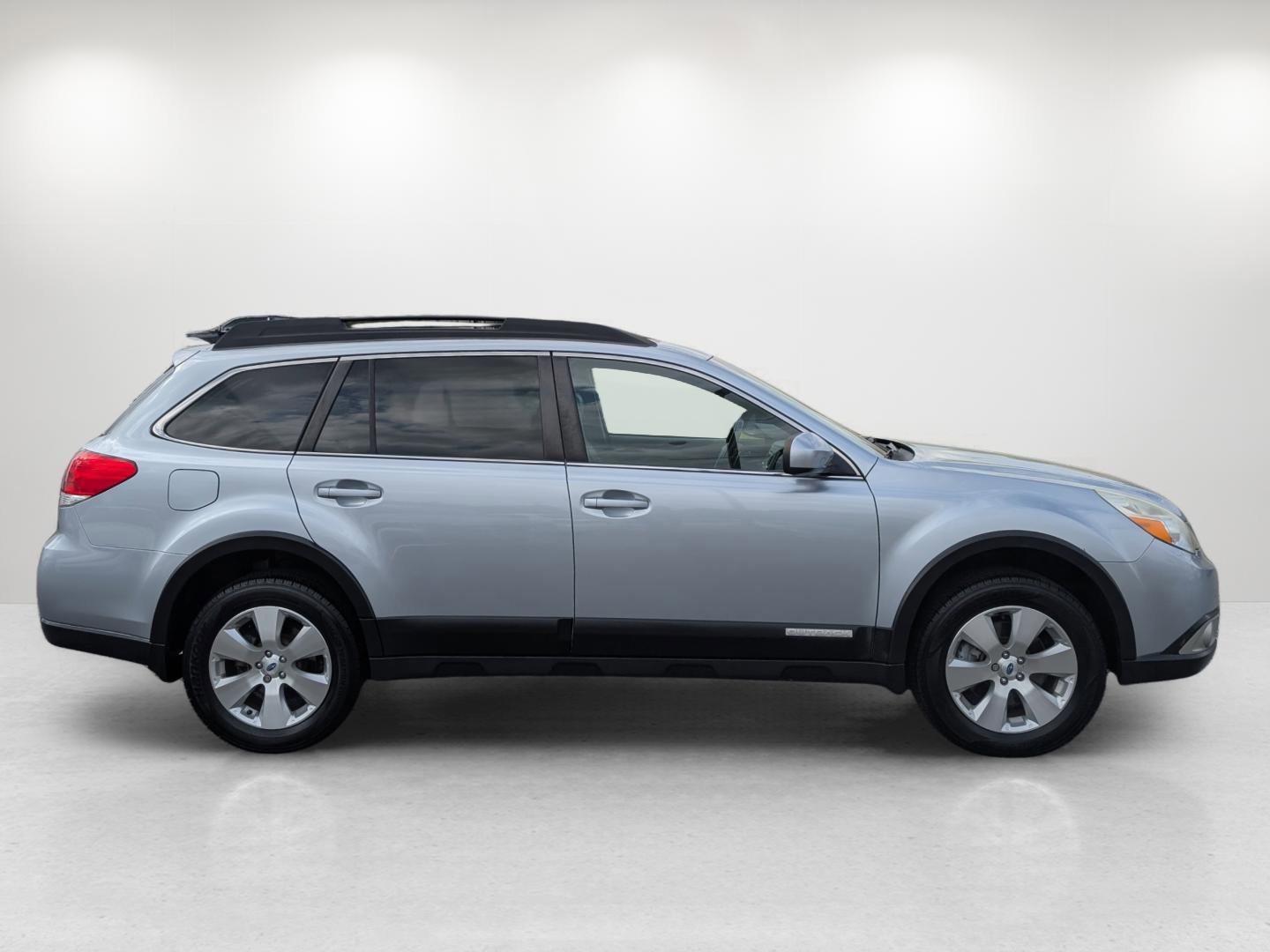 Used 2012 Subaru Outback 3.6R Limited w/ Moonroof Pkg image 4