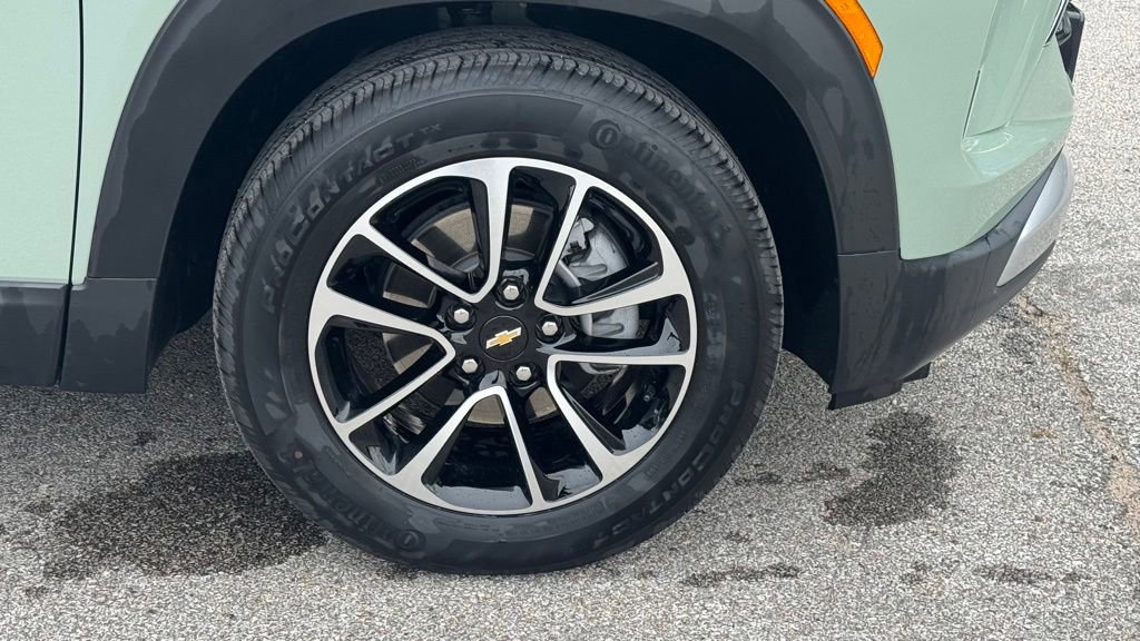 Used 2025 Chevrolet TrailBlazer LT w/ Convenience Package FWD image 4
