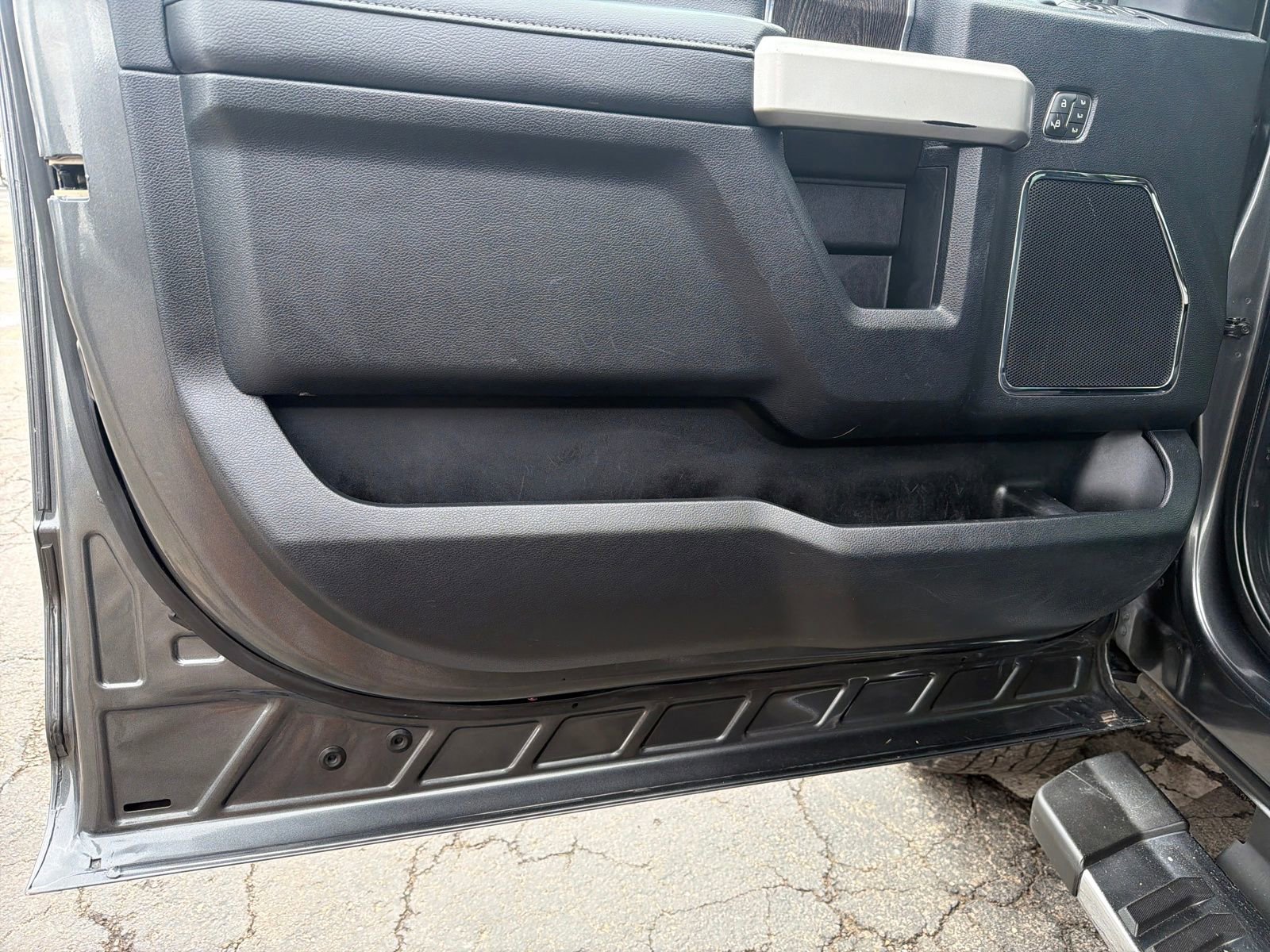 Used 2020 Ford F250 Lariat w/ Lariat Ultimate Package AWD/4WD image 11