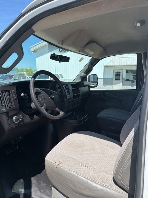 Used 2016 Chevrolet Express 2500 Extended RWD image 17