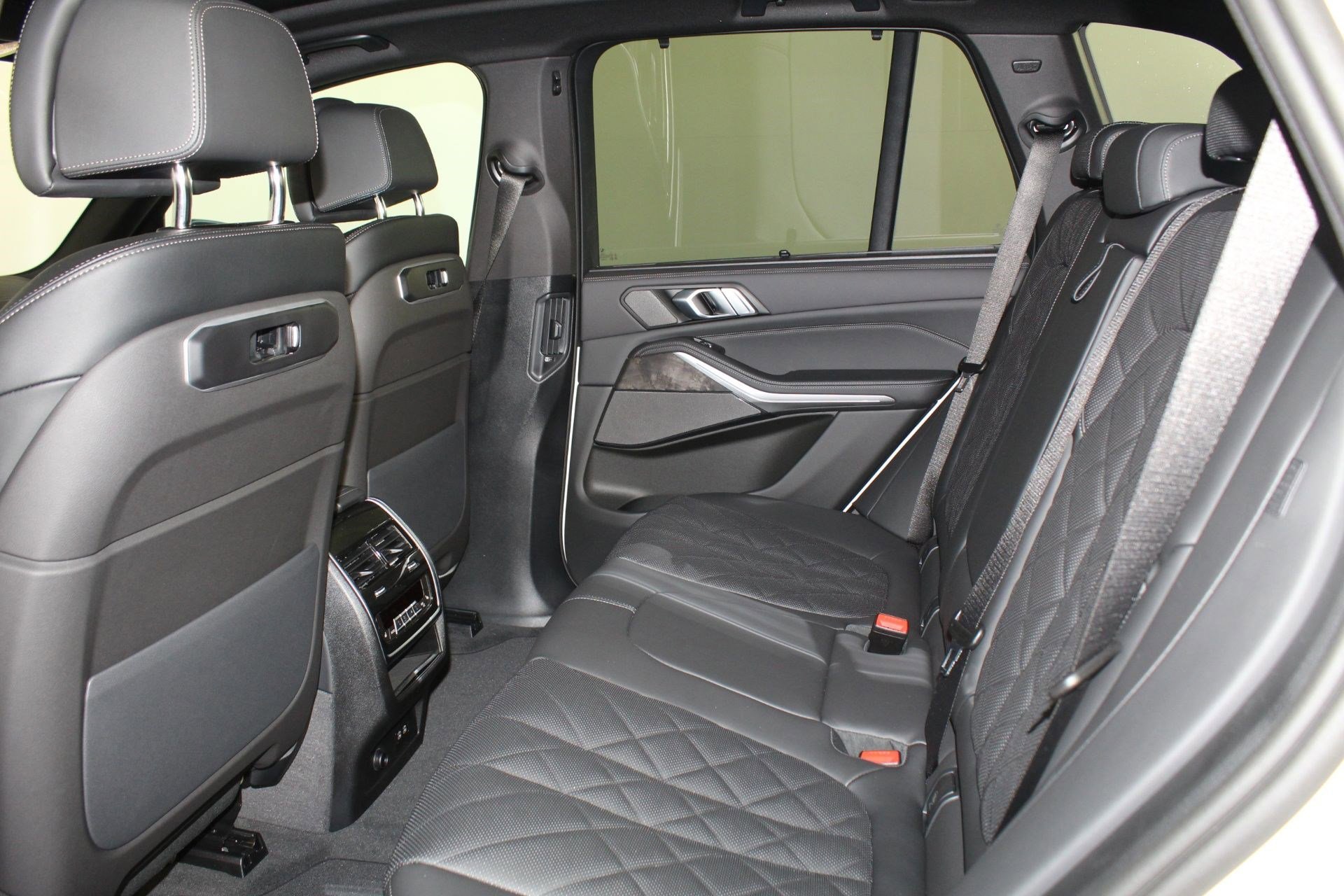 New 2026 BMW X5 xDrive40i w/ M Sport Package AWD/4WD image 21