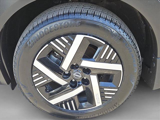 Certified 2025 Nissan Kicks SV FWD image 27