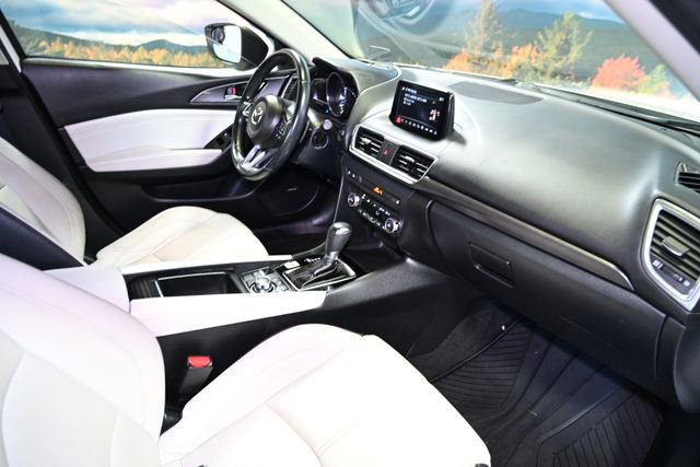 Used 2018 MAZDA MAZDA3 Grand Touring w/ Premium Equipment Package image 43