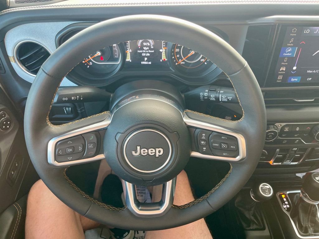 Used 2025 Jeep Wrangler Unlimited Sahara image 14