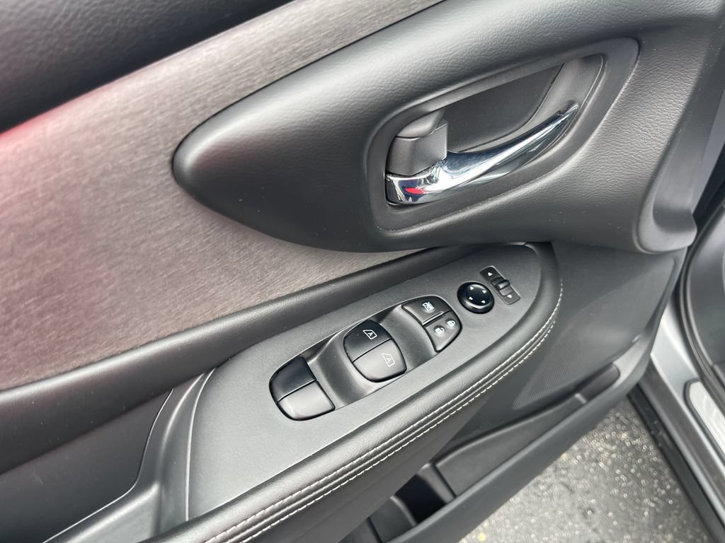 Used 2023 Nissan Murano SV AWD/4WD image 11