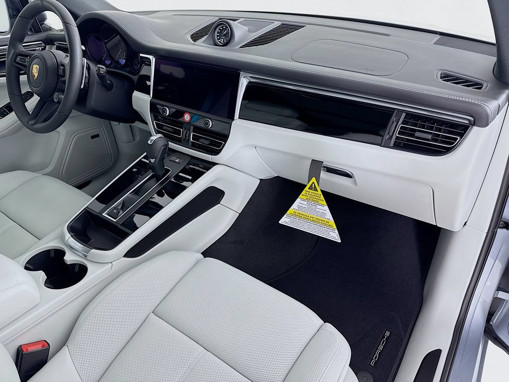 New 2026 Porsche Macan AWD/4WD image 32