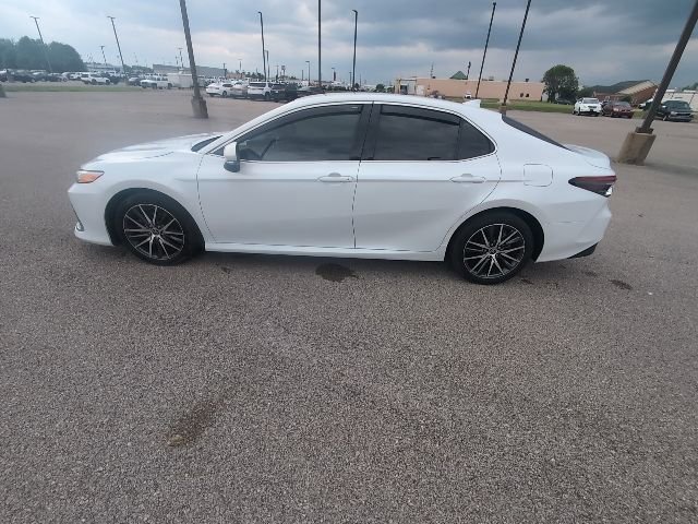 Used 2023 Toyota Camry XLE FWD image 9