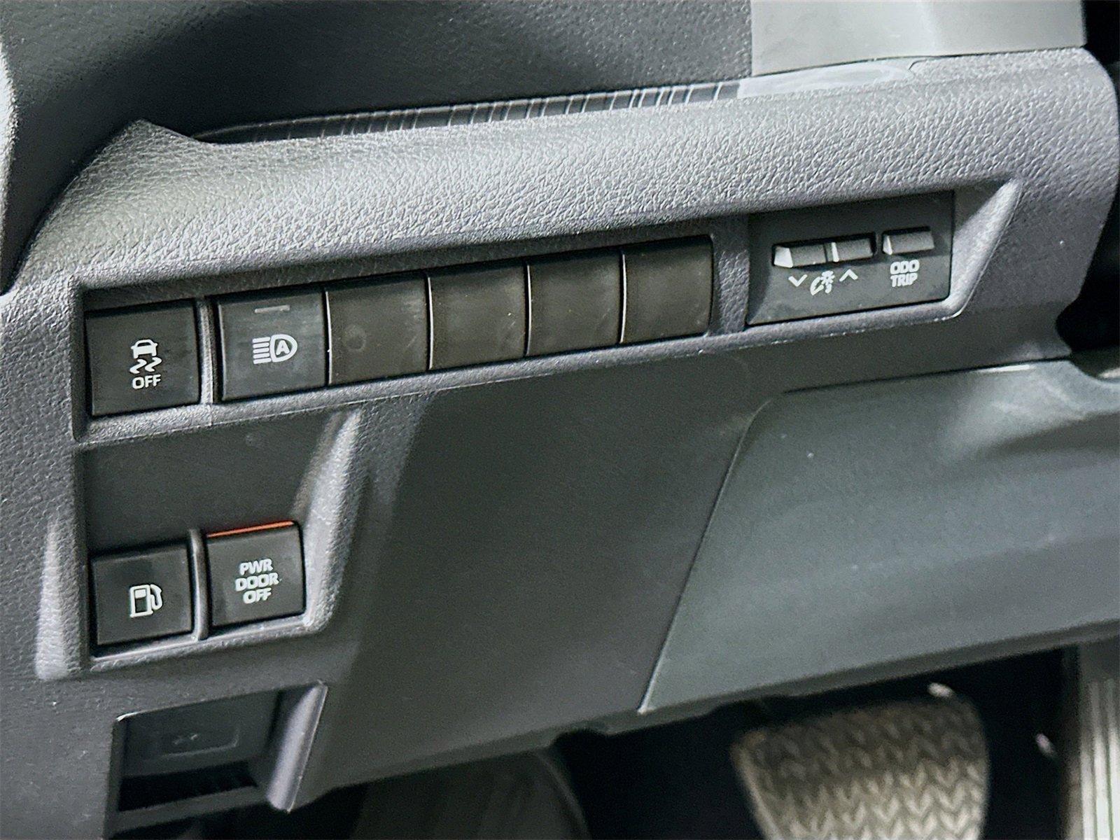 Certified 2025 Toyota Sienna XSE image 10