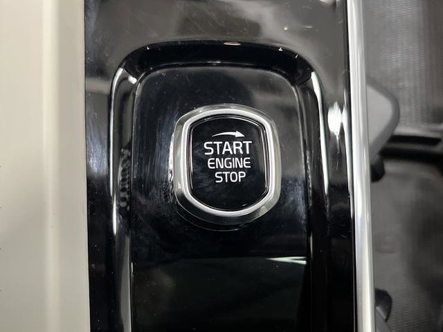 Used 2025 Volvo XC60 B5 Ultra w/ Protection Package Premier image 23