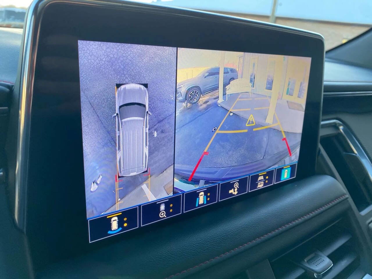 Used 2021 Chevrolet Suburban RST w/ Luxury Package image 18