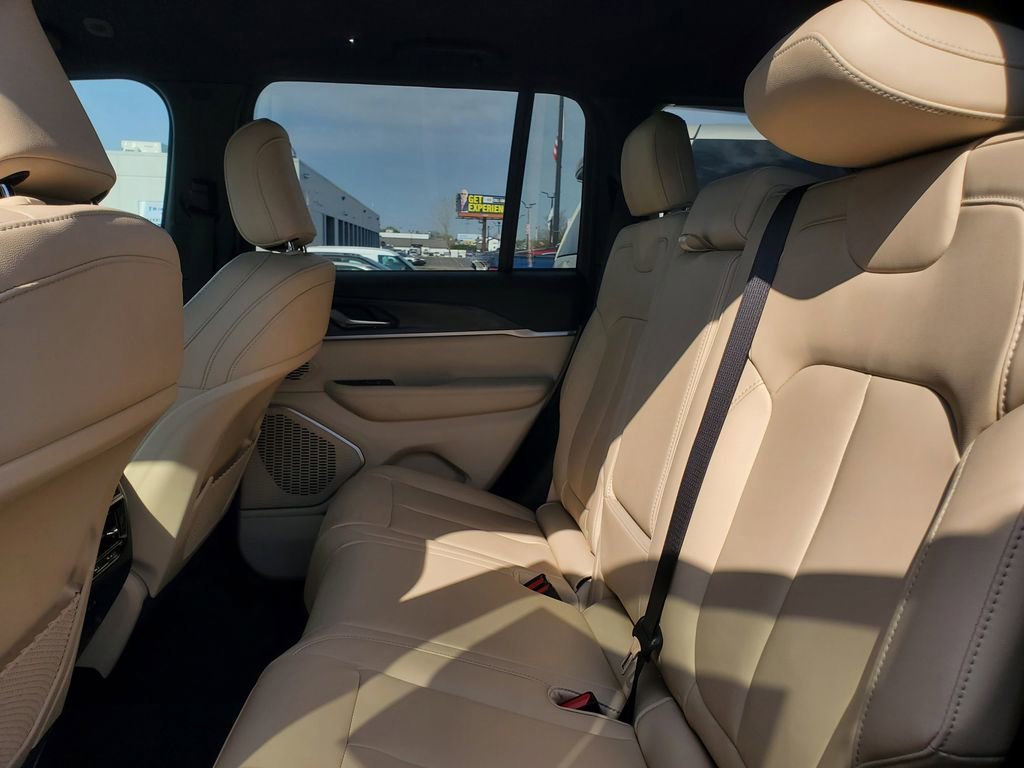 Used 2024 Jeep Grand Cherokee Limited image 35