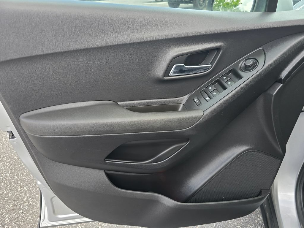 Certified 2020 Chevrolet Trax LS w/ Tint and Cruise Package AWD/4WD image 45