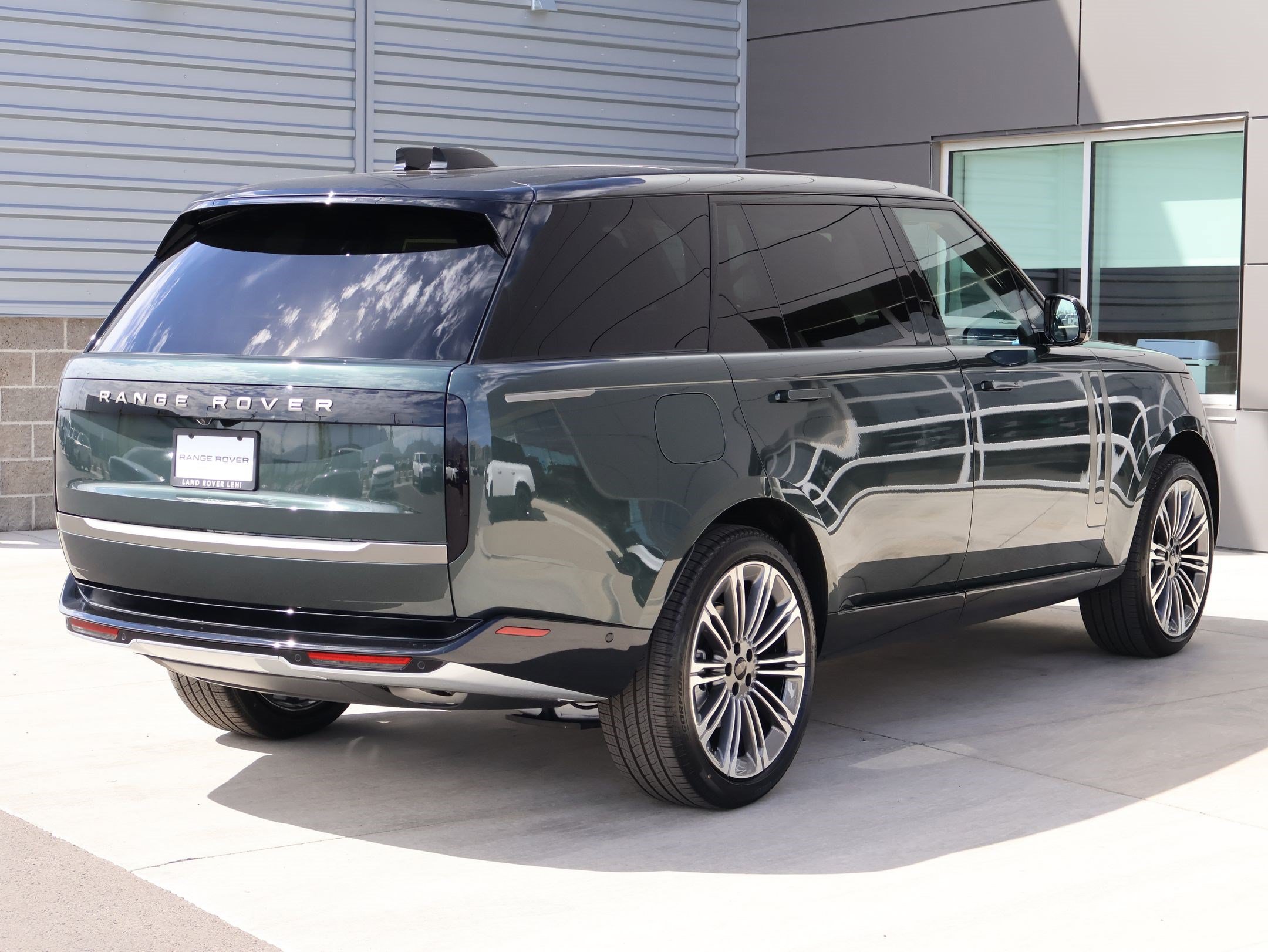 New 2026 Land Rover Range Rover Long Wheelbase SE AWD/4WD image 5