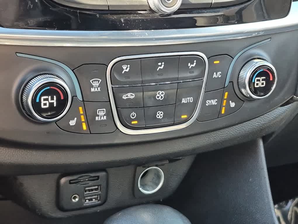 Used 2023 Chevrolet Traverse LT w/ LT Premium Package AWD/4WD image 19