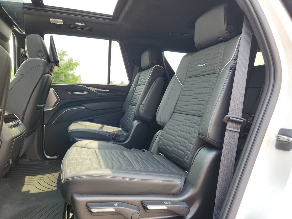 Used 2021 Cadillac Escalade Sport Platinum w/ LPO, ONYX Package AWD/4WD image 3