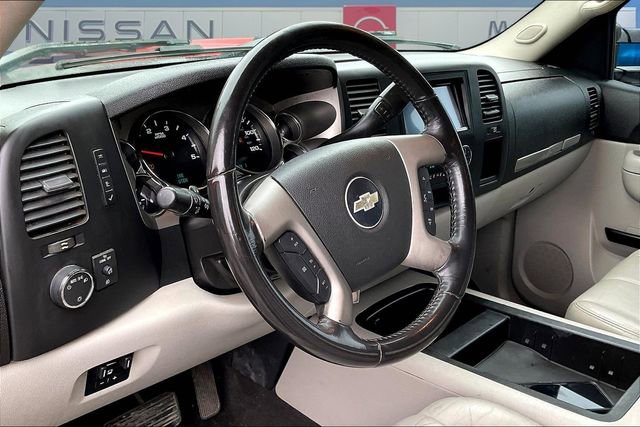 Used 2010 Chevrolet Silverado 2500 LT w/ Interior Plus Package RWD image 16