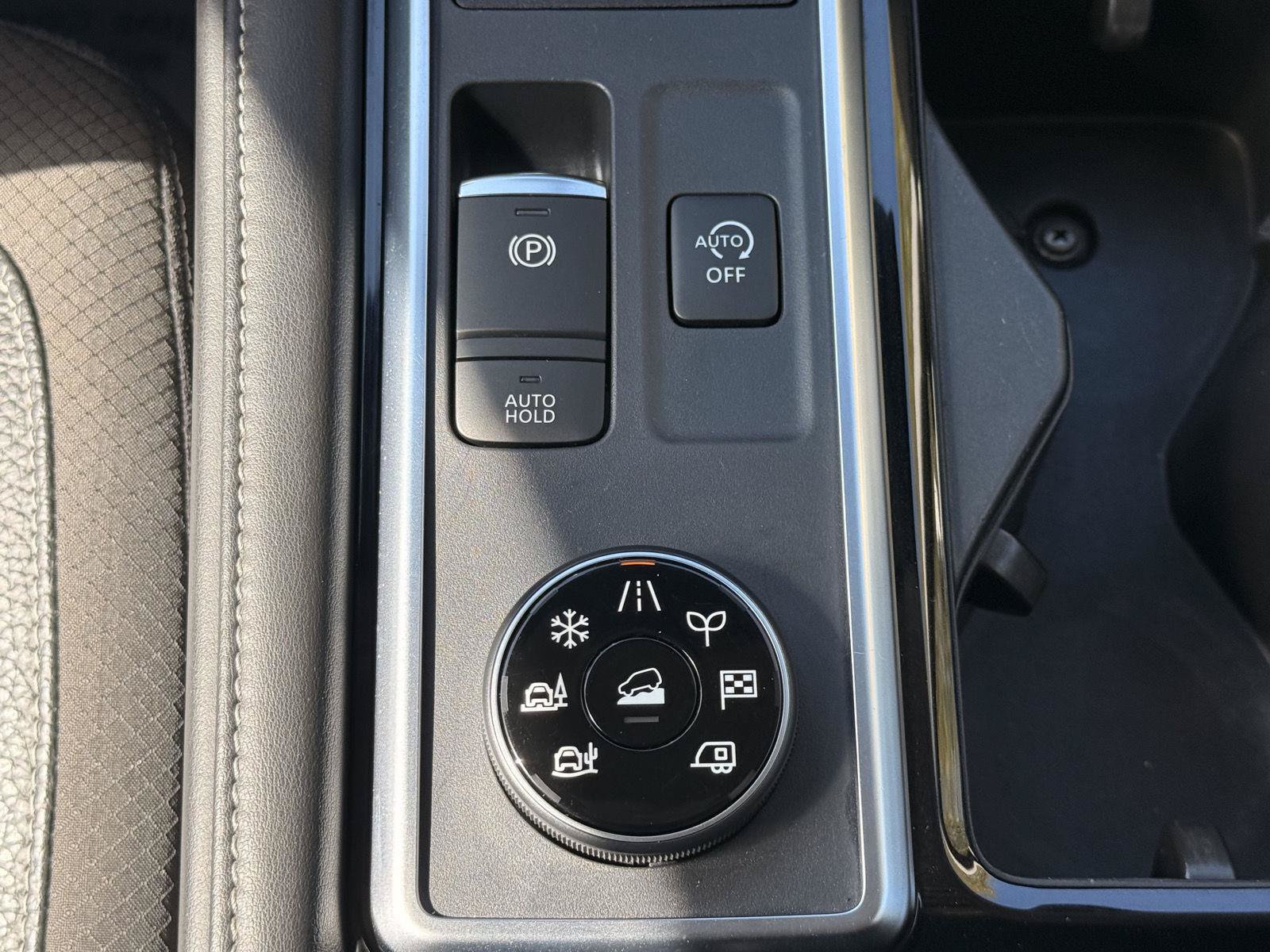 Used 2023 Nissan Pathfinder SL AWD/4WD image 32