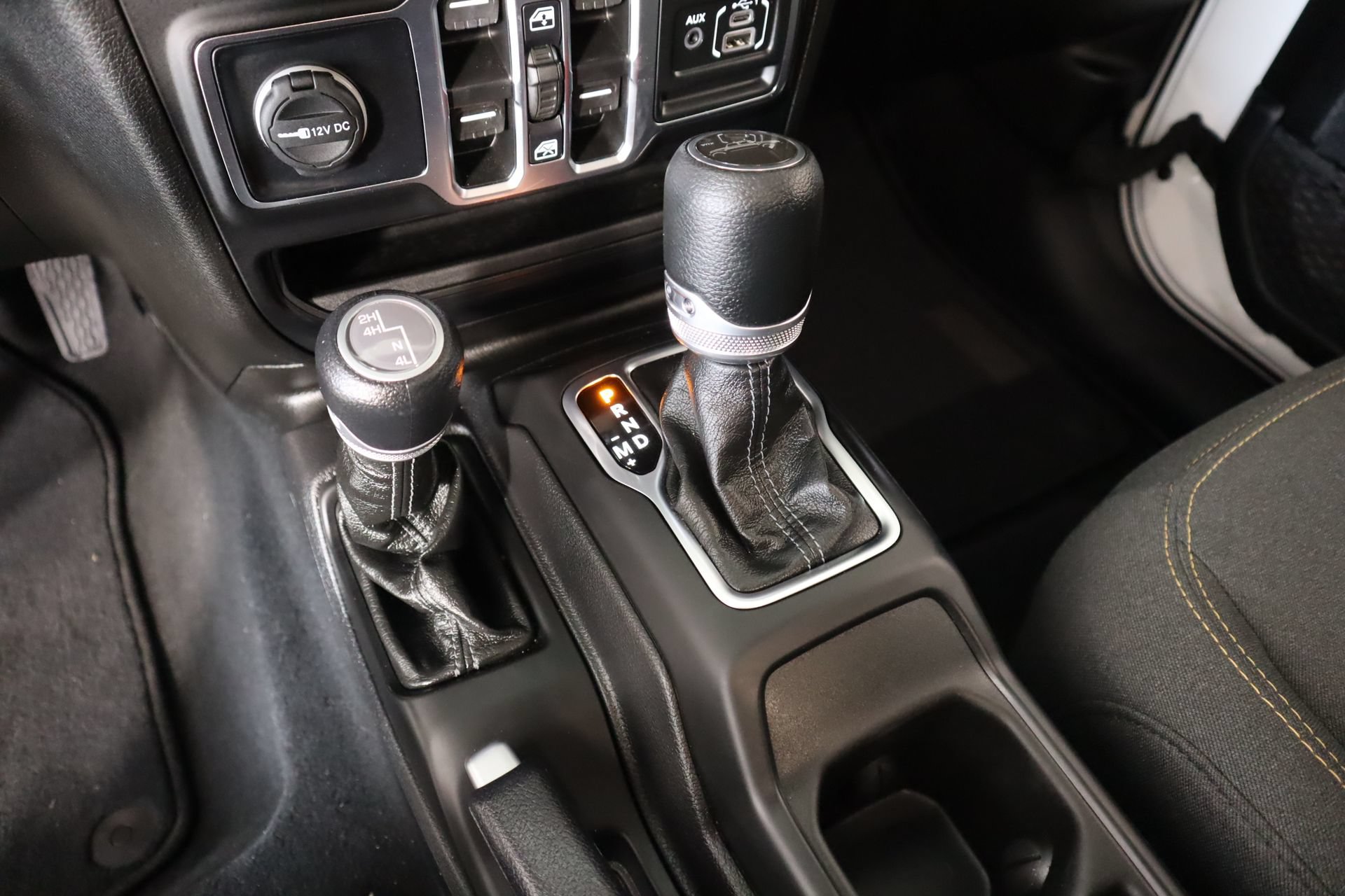 Used 2025 Jeep Gladiator Mojave AWD/4WD image 7