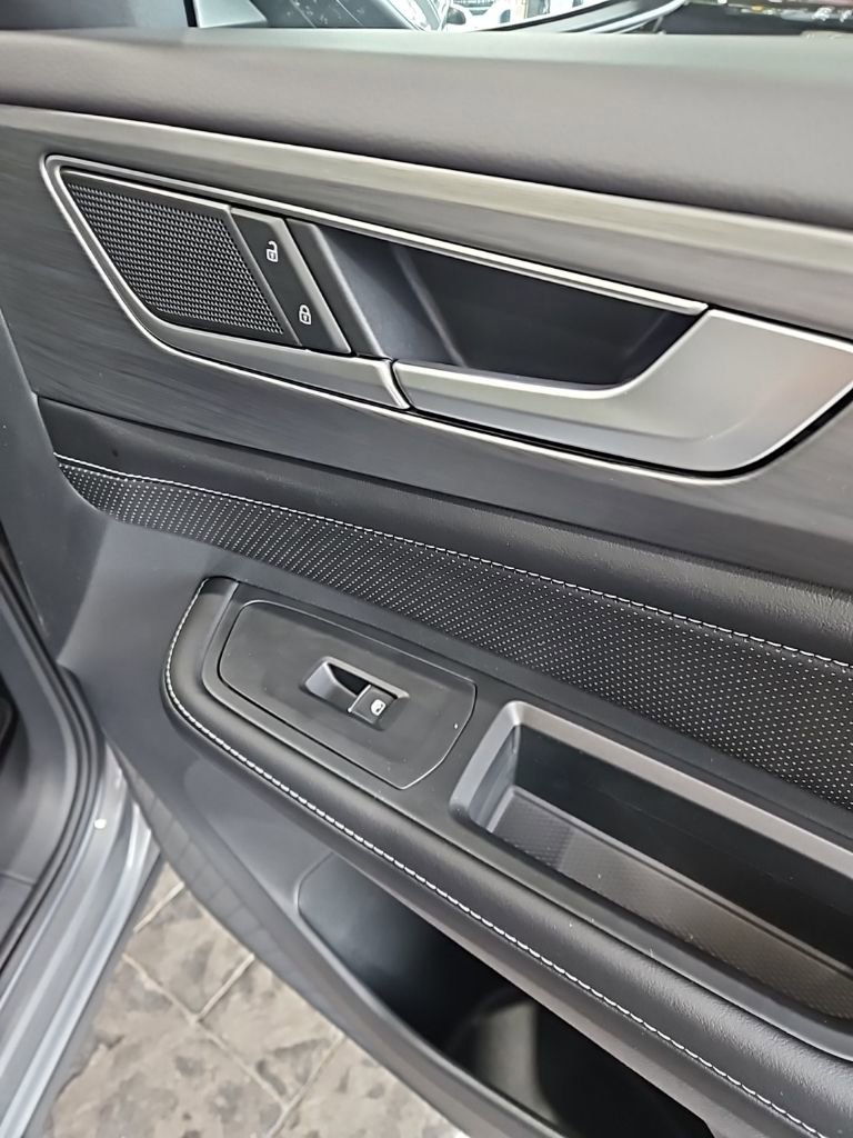 New 2026 Volkswagen Atlas Cross Sport SE image 12