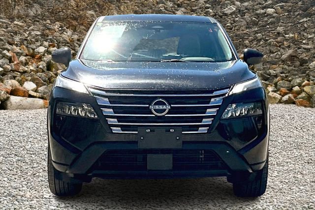 Used 2024 Nissan Rogue SV image 3