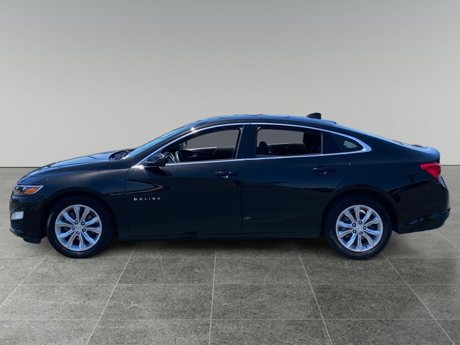 Used 2024 Chevrolet Malibu LT FWD image 2